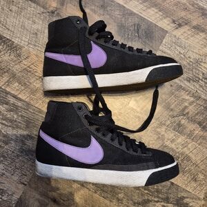 Nike Black and Purple Athletic Shoes